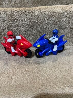 Hasbro - Power Rangers  Red & Blue Shark Cycle Motorcycle & Figure Lot